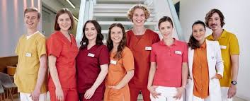 Vorschau zu in aller freundschaft. Tv Kritik Review In Aller Freundschaft Die Krankenschwestern Wie Schlagt Sich Die Zweite Staffel Vielversprechender Neustart Des Volkmann Klinikums Ab Heute Im Ersten Auf Tv Wunschliste