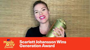 Scarlett johansson's husband colin jost threw a bowl of green slime over her head at the mtv movie & tv awards during her big speech. Igpmrlzzovkybm