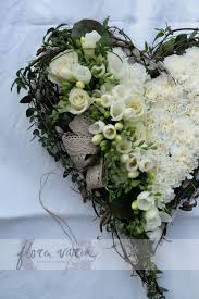 Funeral Heart By Ingela Waismaa Flora Varia Funeral Flowers Funeral Flower Arrangements Cemetery Flowers