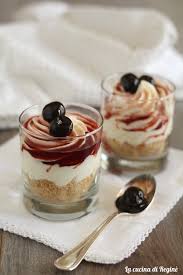 La cheesecake è una torta fredda composta da una base di pasta su cui poggia uno strato di crema ora procedere alla composizione dei bicchieri versando un paio di cucchiaini di biscotto sul fondo dei. Cheesecake Allo Yogurt Nel Bicchiere La Cucina Di Regine