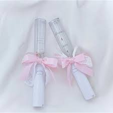 いいね 85件 コメント0件 𝒶𝓎𝒶 ayaka 2000 18 のinstagramアカウント ペンライト作ってみた 全て百均の物 可愛い ぃ ˊo 安く作れて簡単にできる 金欠な私に最高 怪盗キッド キン 金欠 ペンライト キンブレ
