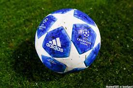 Le choix du ballon de foot club doit correspondre à l'âge des joueurs et la nature du terrain. Photos Foot Le Ballon De La Champions League