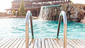 It is situated in the autonomous province of vojvodina. Horizont Swimming Spa U Surduku Na Obali Dunava Na Pola Puta IzmeÄ'u Beograda I Novog Sada Pet Bazena Okruzenih Prirodom Sa Spektakularnim Pogledom Na Dunav Bazeni Rade Svakog Dana 10 20h