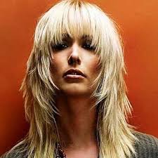 Apart from the dazzling golden brown highlights on the dark brown locks, the sleek wet look is a big feature of this hairstyle. 21 Super Easy Medium To Short Hairstyles To Save Time