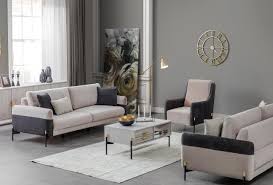 كنب رمادي وموف دلع ورد