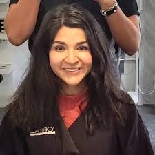 Merci de ta confiance!. Cette jolie femme a eu le droit à sa  transformation! Ça te va a merveille @luzzgal . 👌💯😍 Fait par  @franco.hair.artist chez @estilocoiffure #lorealpro #metaldetoxloreal  #balayagequebec #balayagespecialist ...