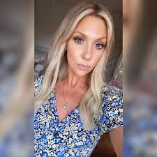 Laura Broderick's Instagram, Twitter & Facebook