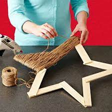 Craft Of The Week 2 Rustic Christmas Stars Home Made Modern Zvezdy Dekoracii Raskrashennye Palochki Idei Rozhdestvenskih Ukrashenij