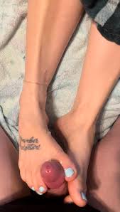 Reddit wouldnt let me post the video 😩 : rFootjobCum