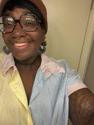 Hai! I'm mick! I'm a 32 year old queer mom in the Midwest who love nerdy  things, pop culture and its highly obsessed with universal studios and a  elder emo 🤣 Looking