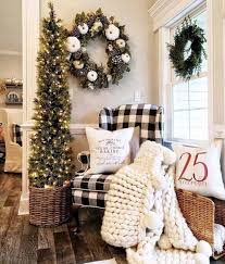 40 Cozy And Wonderful Rustic Farmhouse Christmas Decorating Ideas Farmhouse Christmas Decor Christmas Home Farmhouse Style Christmas