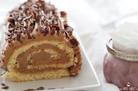 Schoko kirsch rolle nach schwarzwalder art. Cremige Nougatrolle Mit Fluffigem Biskuit Miss Fancy Rezepte Fur Jeden Tag