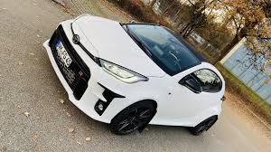 We speak english and all email queries are responded to promptly! Gr Yaris Schneeweiss High Performance Seite 2