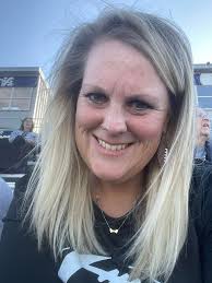 Hey I just wanted to introduce myself just an Iowa girl trying to live my  best life, I was diagnosed with relapsing remitting MS in October 2003  after being thrown from a