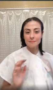 هيدي كرم هي ممثلة وفنانة مصرية، من مواليد حي شبرا في 27 أغسطس عام 1980م ،عمرها 41 سنة، برجها الفلكي هو برج العذراء، تخرجت من كلية التجارة قسم لغة فرنسية في جامعة عين شمس، وأول أعمالها كانت في. ÙÙŠØ¯ÙŠÙˆ ÙˆØµÙˆØ± Ù‡ÙŠØ¯Ù‰ ÙƒØ±Ù… ØªÙØ§Ø¬Ø£ Ù…ØªØ§Ø¨Ø¹ÙŠÙ‡Ø§ Ø¨Ù‚Øµ Ø´Ø¹Ø±Ù‡Ø§ Ø¨Ø³Ø¨Ø¨ Ù‚Ø¹Ø¯Ø© Ø§Ù„Ø¨ÙŠØª Ø§Ù„ÙŠÙˆÙ… Ø§Ù„Ø³Ø§Ø¨Ø¹