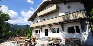 At an elevation of 1084 m, its surface area is 28.3 hectares (70 acres). Dav Haus Spitzingsee Huttentest Hutten Touren Deutscher Alpenverein Dav