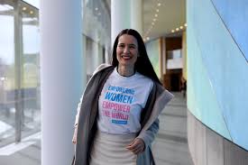 Последние твиты от clotilde armand (@clotilde_armand). Clotilde Armand Taie Sporul De AntenÄƒ Al AngajaÈ›ilor Adp Sector 1 Newsweek Romania