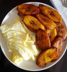 Omelette And Fried Plantain Thefoodnetworknig Thefoodnetworknig Sur Instagram Thekitchenmuse Africa Food Nigeria Food African Food