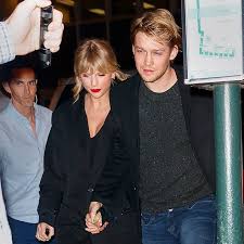 تايلور سويفت تكشف سبب ارتباطها بحبيبها جو ألوين - مجلة هي