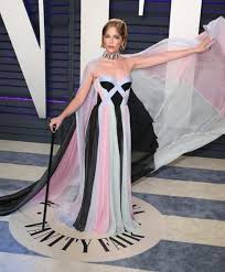 Selma blair opened up to good morning america and vanity fair with details about her multiple sclerosis (ms) diagnosis. How Selma Blair S Ms Diagnosis Will Boost Adaptive Fashion