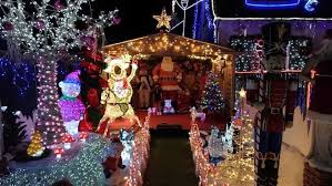 Ces Maisons Joliment Decorees Meritent Le Detour En Periode De Noel Tour D Horizon Des Plus Belles F Les Plus Belles Maisons Belle Maison Atelier Du Pere Noel