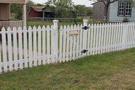 How To Build A Colonial Williamsburg Style Solid Picket Fence Garden Gates And Fencing Garden Gates Picket Fence