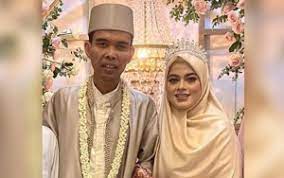 Setelah isu perceraian ini menyeruak ke publik, barulah isu tak sedap. Dqp Jysmtnxgvm