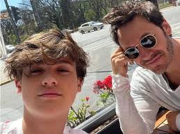 El doloroso proceso de Abril, la hija de 13 años de Carlín Calvo: "Tiene  contención psicológica y hace unos días pidió quedarse a solas con el papá" 