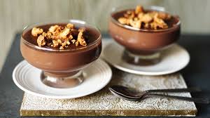 Se volete rendere la preparazione più golosa aggiungete anche 100 ml di panna liquida. Budino Al Cioccolato E Amaretti Ricette Con Bimby