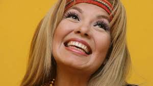 Sharon la Hechicera ―nombre artístico de Edith Rosario Bermeo Cisneros ―  fue una cantante, actriz y empresaria ecuatoriana, conocida por su carrera  musical de tecnocumbia y por imponer el estilo de vestimenta