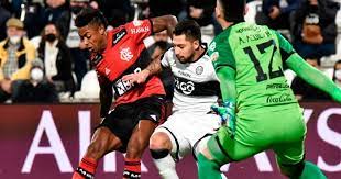 sɐ̃w ˈpawlu futʃiˈbɔw ˈklubi ()), commonly referred to as são paulo, is a professional football club in the morumbi district of são paulo, brazil, founded in 1930. Iqp6gywwm2zmum
