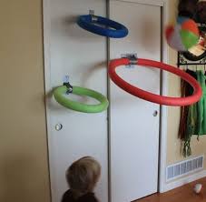 15 Actividades En El Interior Para Mantener A Tus Hijos Ocupados Cuando Afuera Hace Mal Tiempo En 2020 Actividades En El Interior Manualidades De Otono Para Ninos Actividades Para Ninos Dentro De Casa