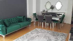 bu salon dekorasyonunda art deko modern dokunuslar kazaniyor ev gezmesi oda dekoru minimalist oturma odalari ev oturma odasi