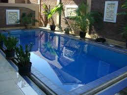 KUMPULAN DESAIN MODEL KOLAM RENANG Gambar Kolam Renang Klasik Minimalis Terbaru