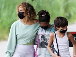 Jennifer lopez is the middle child from a set of three daughters. What S Jennifer Lopez To Do When Stranded In The Hamptons Vanity Fair