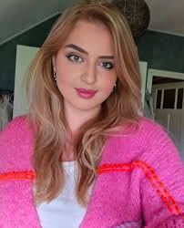 Arrival of the Queen of Arab Emirates in Aviation Context