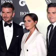 College student brooklyn beckham wears varsity jacket. Altester Sohn Von Fussballidol Brooklyn Beckham Will Heiraten Schwester Schiesst Verlobungsfoto Svz De