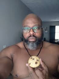 Wayne Pittman, Jr. pe X: „My fresh cookies. 🍪 So warm and chewy. Want  some? 😋 https://t.co/lZf87Mrcj5”