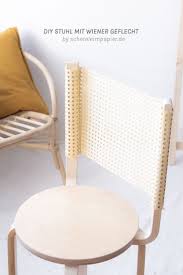 Ikea Diy Mit Geflecht So Wird Aus Zwei Hockern Ein Stuhl Ikea Diy Diy Mobel Einfach Ikea Stuhl