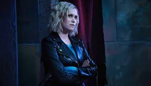 Pendant que raven essaye de percer le mystère de la combinaison des disciples, clarke les approche et propose de se rendre en échange de bellamy The 100 Saison 7 Une Nouvelle Mort Dans L Episode 15 La Serie Va Peut Etre Trop Loin