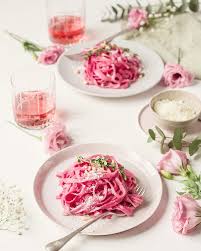 instagram da belkis zora ozdamar buram buram romantizm kokan ay basladi kalbe giden tum yollari acacak pancar pestolu tagliatelle pancar yemek instagram