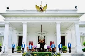Sinyal kuat reshuffle kabinet keluar dari mulut presiden jokowi. Wf Axvklfayucm