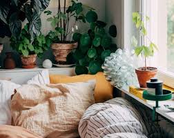 Desain ini memiliki 2 kamar tidur diataranya kanar tidur utama dan kamar tidur anak, selain itu desain rumah ini memiliki ruang tamu, ruang dapur dan kamar mandi. Indah Dan Alami 10 Dekorasi Kamar Tidur Dengan Tanaman Sisiruang