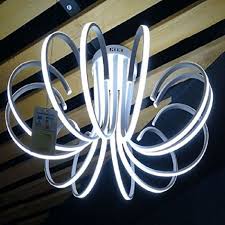 Come insoliti plafoni e cornici per la direzione soffitta vengono utilizzate forme di ventilatori, ingranaggi, tubi, estintori e altri attributi del sottotetto. Lampadario Lampada 8 Neon Luce Led Soffitto Sospensione Pendente Moderno Design
