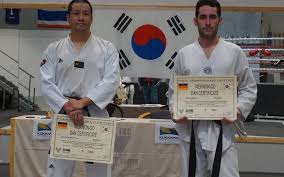Einsteiger tragen einen weißen gürtel. Schwarzer Gurtel Fur Kss Taekwondo Ka S Kss Schawe