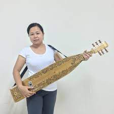 The orang ulu are made up of a few tribes namely the kenyah, kayan, klemantan, kelabit. Sape Borneo Orang Ulu Music Instruments Sarawak Craft Council
