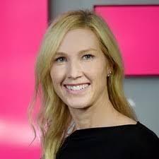 Kari Marshall's Instagram, Twitter & Facebook