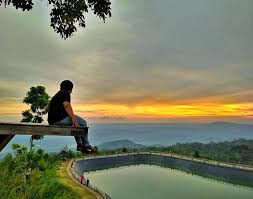 Tempatnya bagus, ada kolam renang kecil,lapangan badminton, wifi, dapur tempat masak lengkap dengan peralatan masak, kompor gas, oven grill, kulkas, sound system mixer. Pin Di Wisata Jogja