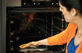 In diesem video siehst du, wie du deinen backofen mit backpulver und essig zusammen reinigen kannst: Backofen Reinigen 7 Tipps Die Auf Jeden Fall Helfen Kuchenfinder