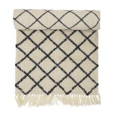 Finde heraus, warum wolle eine optimale entscheidung für die umwelt, dein zuhause und die weber indiens ist. Bloomingville Teppich Aus Wolle In Beige Mit Rautenmuster In Schwarz 200 X 70 Cm
